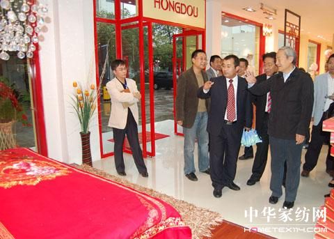 杜鈺洲會(huì )長(cháng)參觀(guān)紅豆家紡旗艦店